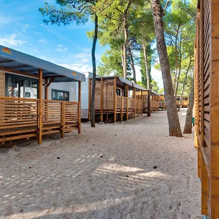 Mobile 30 Resort