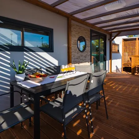 Mobile 30 Resort *